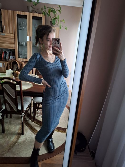 Sukienka sweterkowa midi