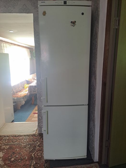 Продам холодильник LIEBHERR в отличном состоянии.