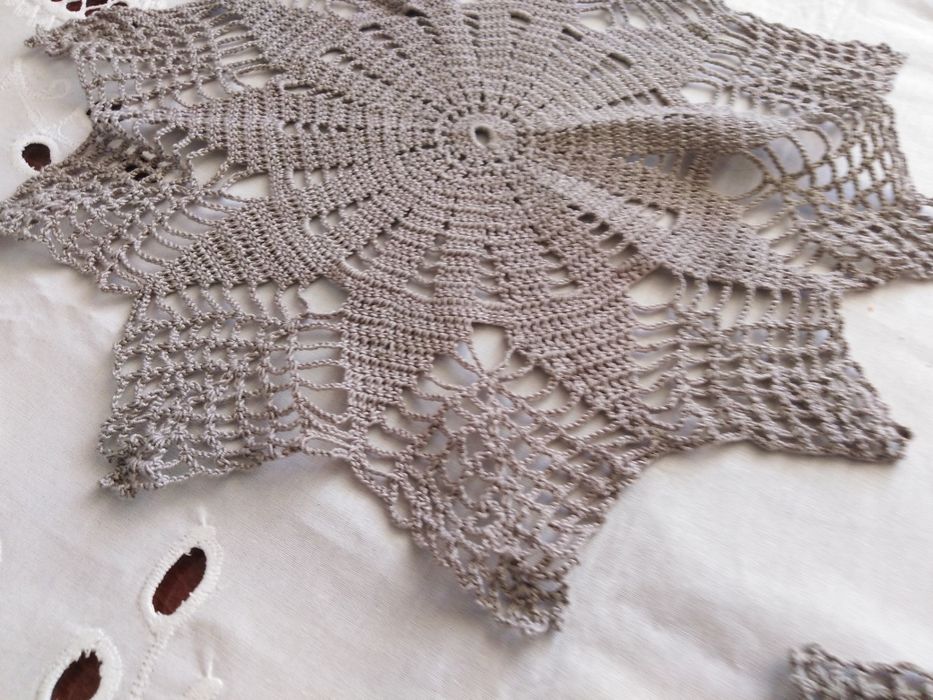 Zestaw serwetek robione na szydełku 3 sztuki.