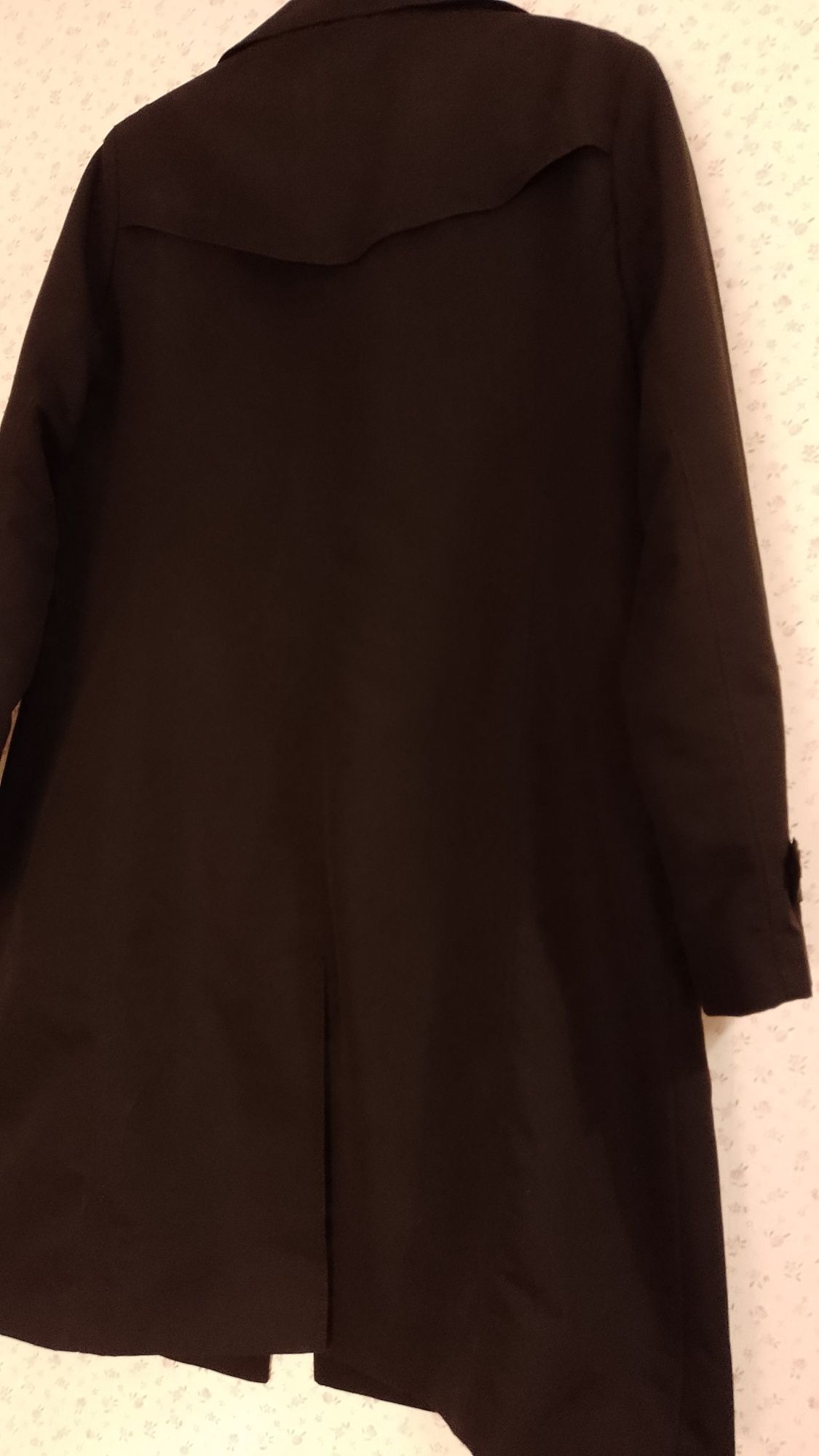 Lekki czarny elegancki płaszcz