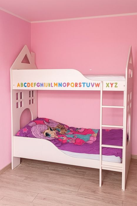 Łóżko piętrowe domek