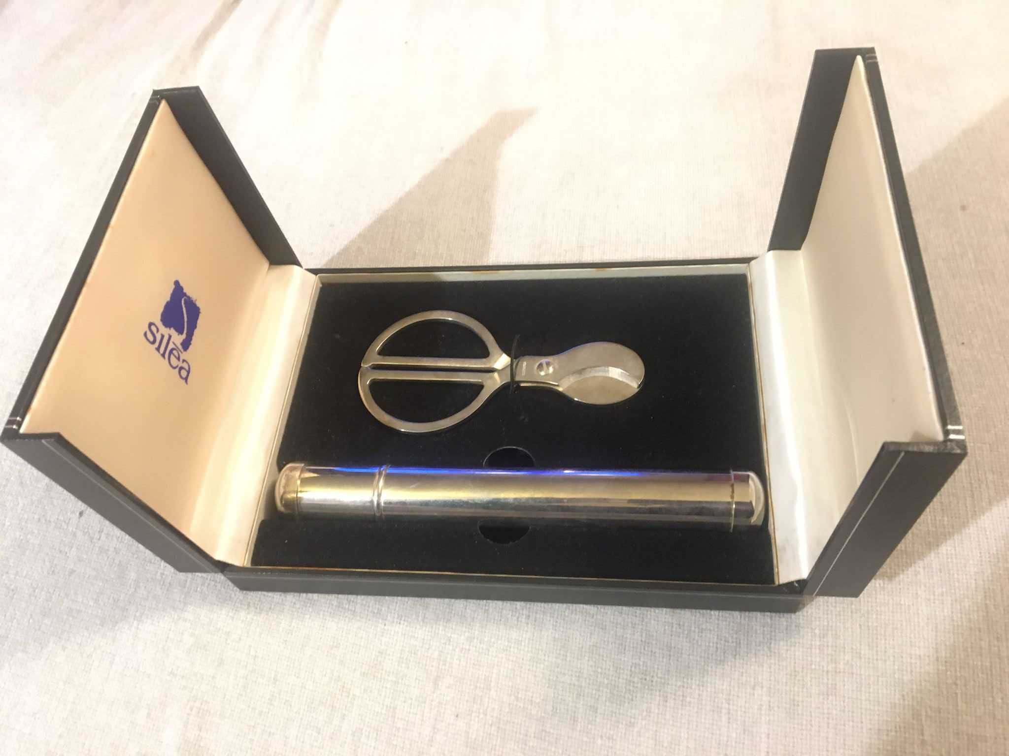 Magnífica Caixa p/ Charutos com cortador, Silea - NOVA
