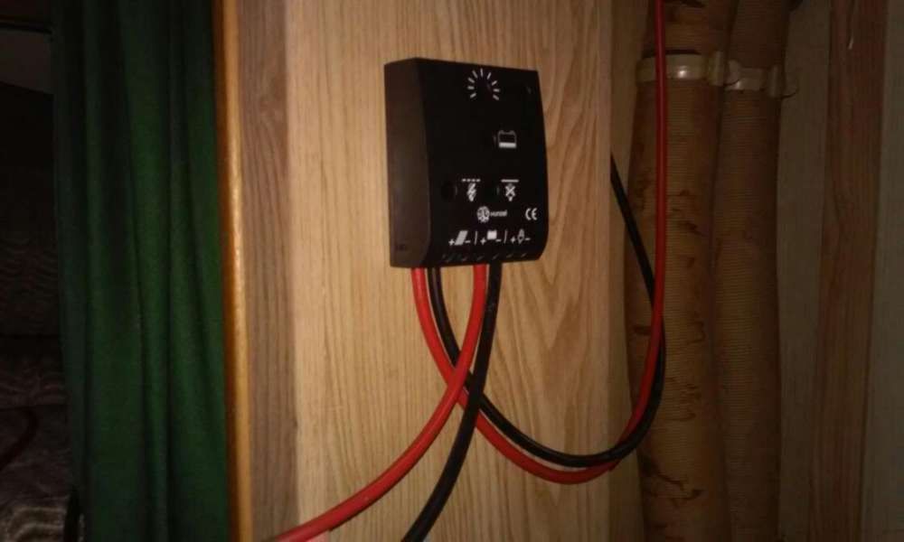 Monto paineis fotovoltaicos em Auto-caravanas