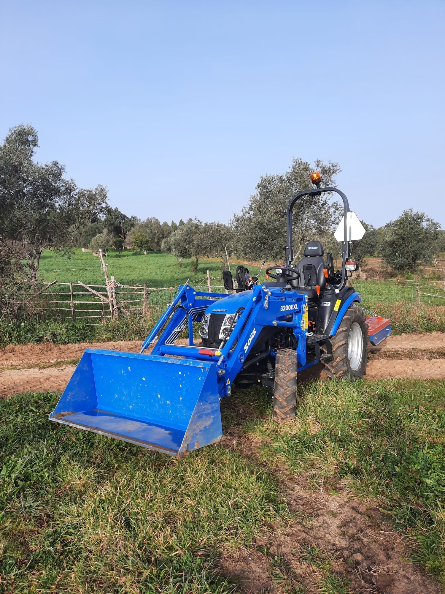 Trator Solis, modelo 26
