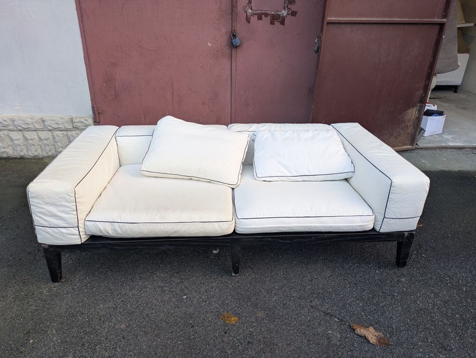Продам білий диван фірми bobois привезений з Німеччини
