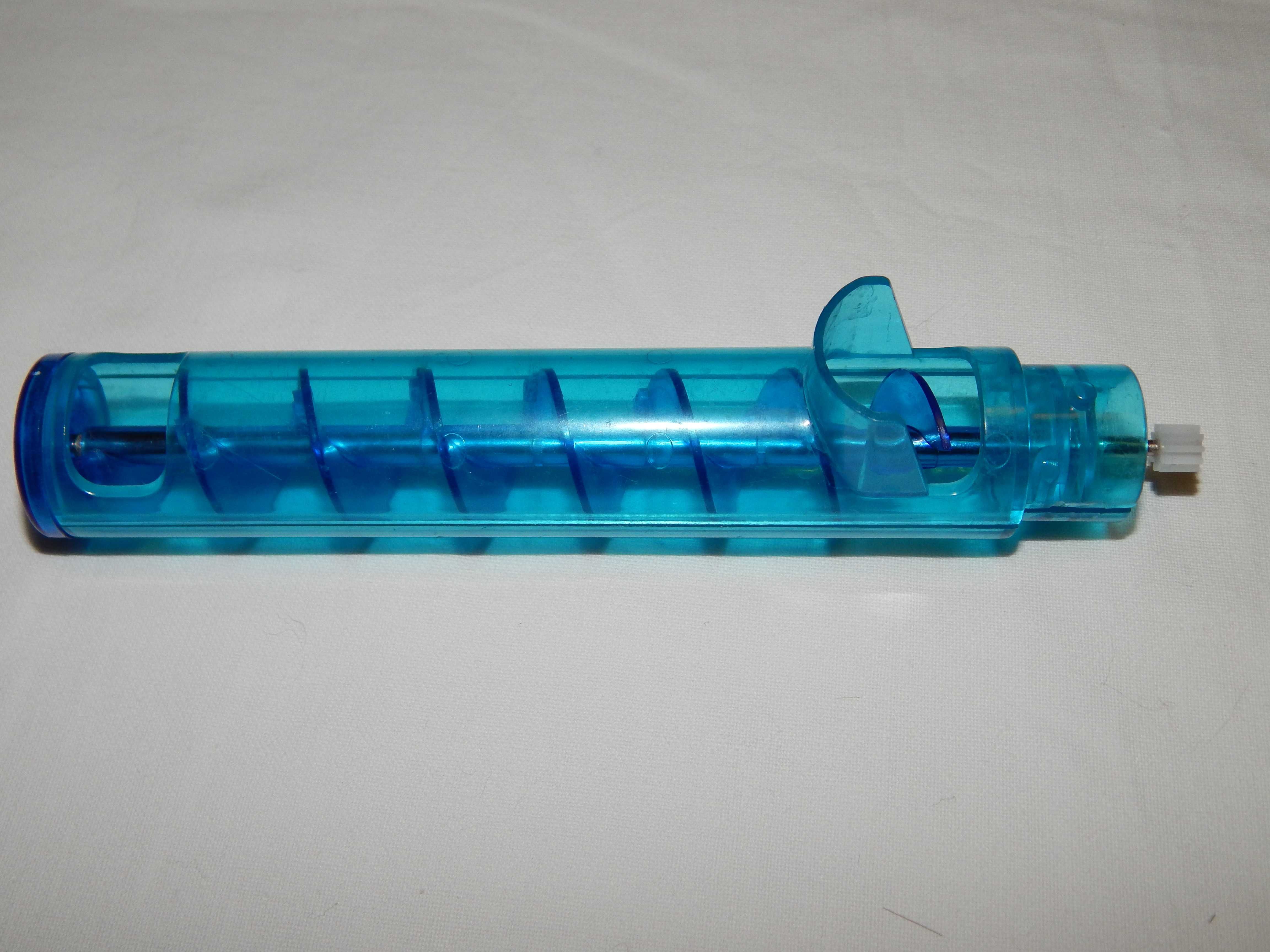 Развивающая и увлекательная игрушка-конструктор водный насос.
