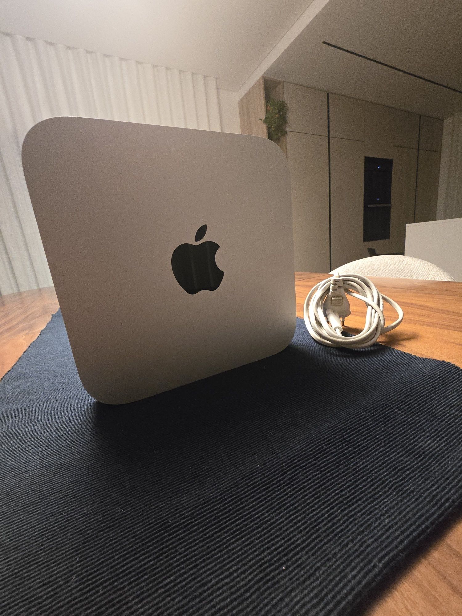 MacBook Mini 2014 i5 16GB 750GB SSD c/NOVO