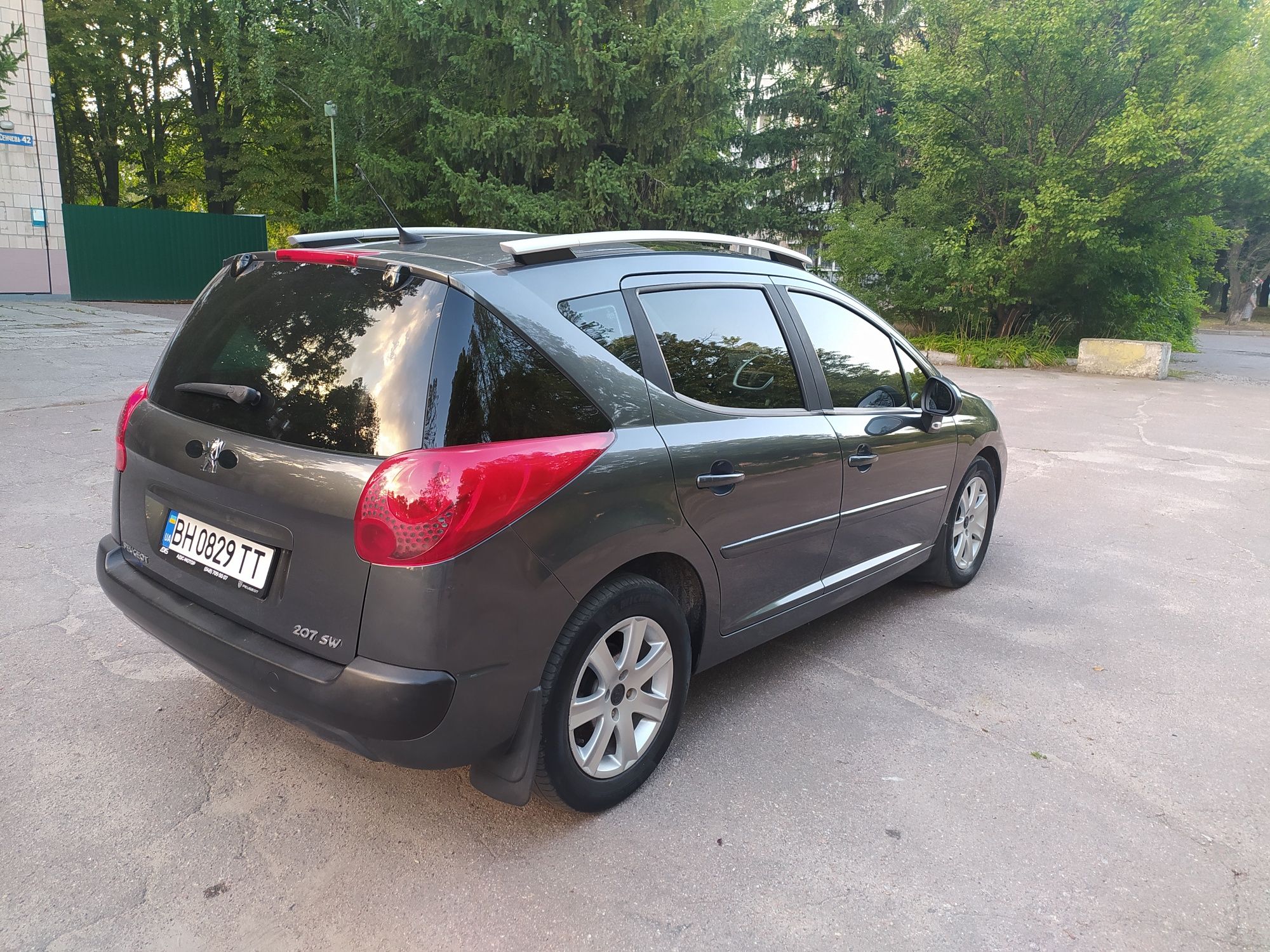 Продам Peugeot 207 sw 1.6 бензин
