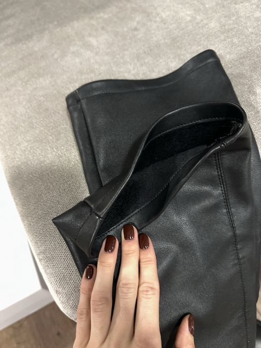 Ботфорди чоботи високі та черевики з лакованої шкіри