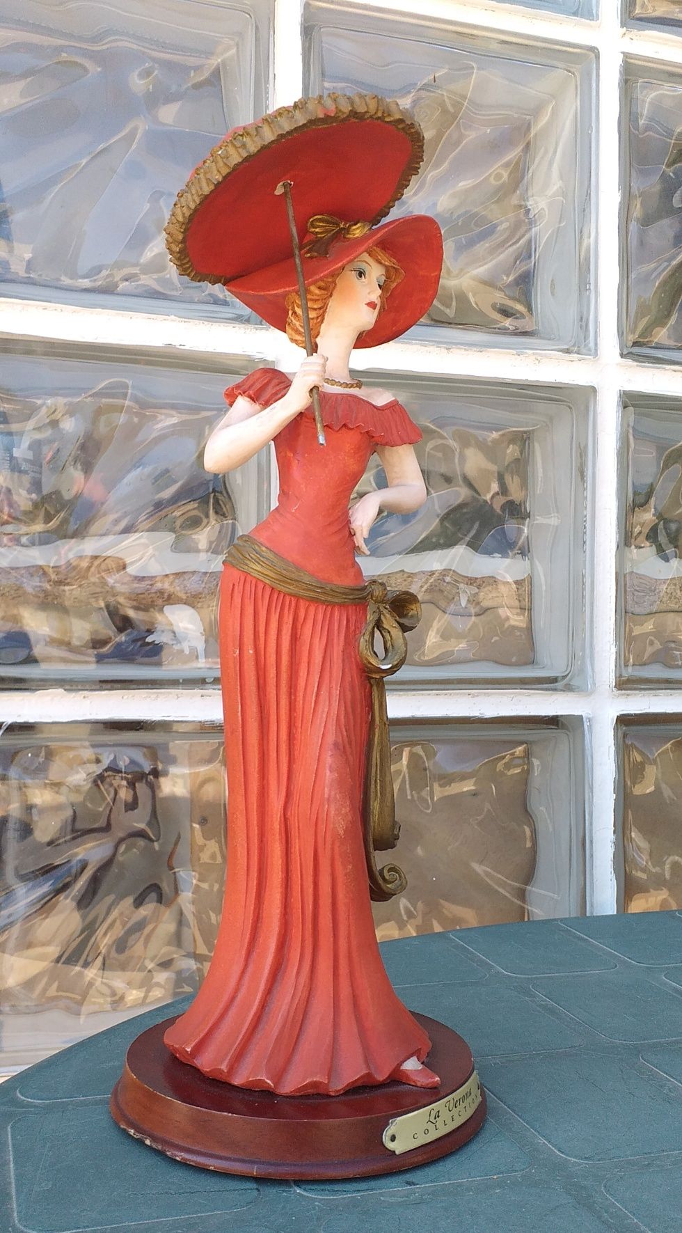 Estatueta em ótimo estado de conservação
