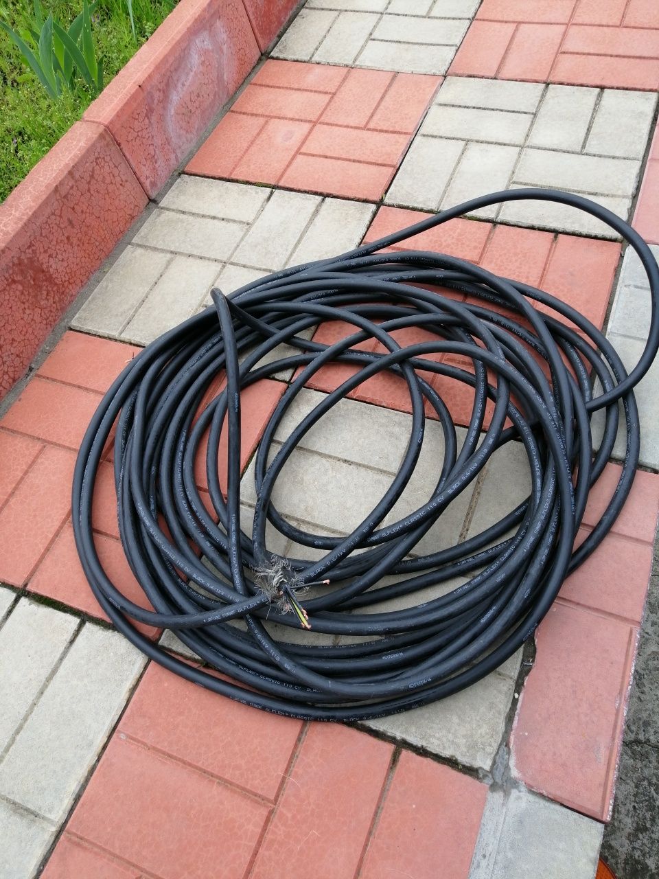 Продам 26метров Lapp kabel stuttgart 110Y 0,6/1kW 7g 1,5