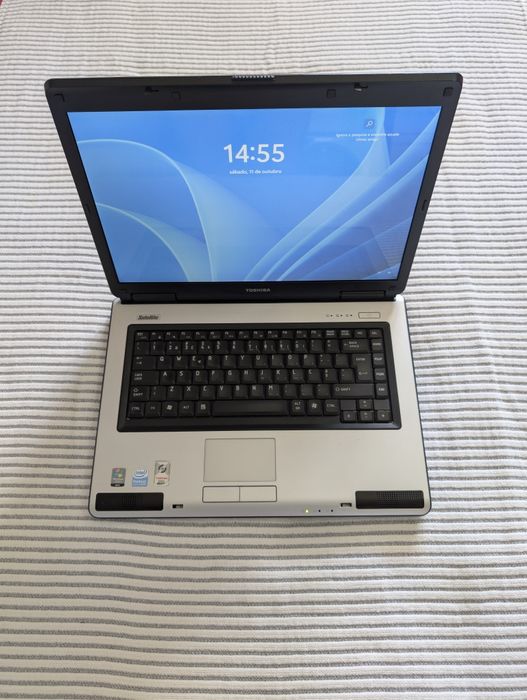 Toshiba Satellite L40-18L ( Portátil ) *