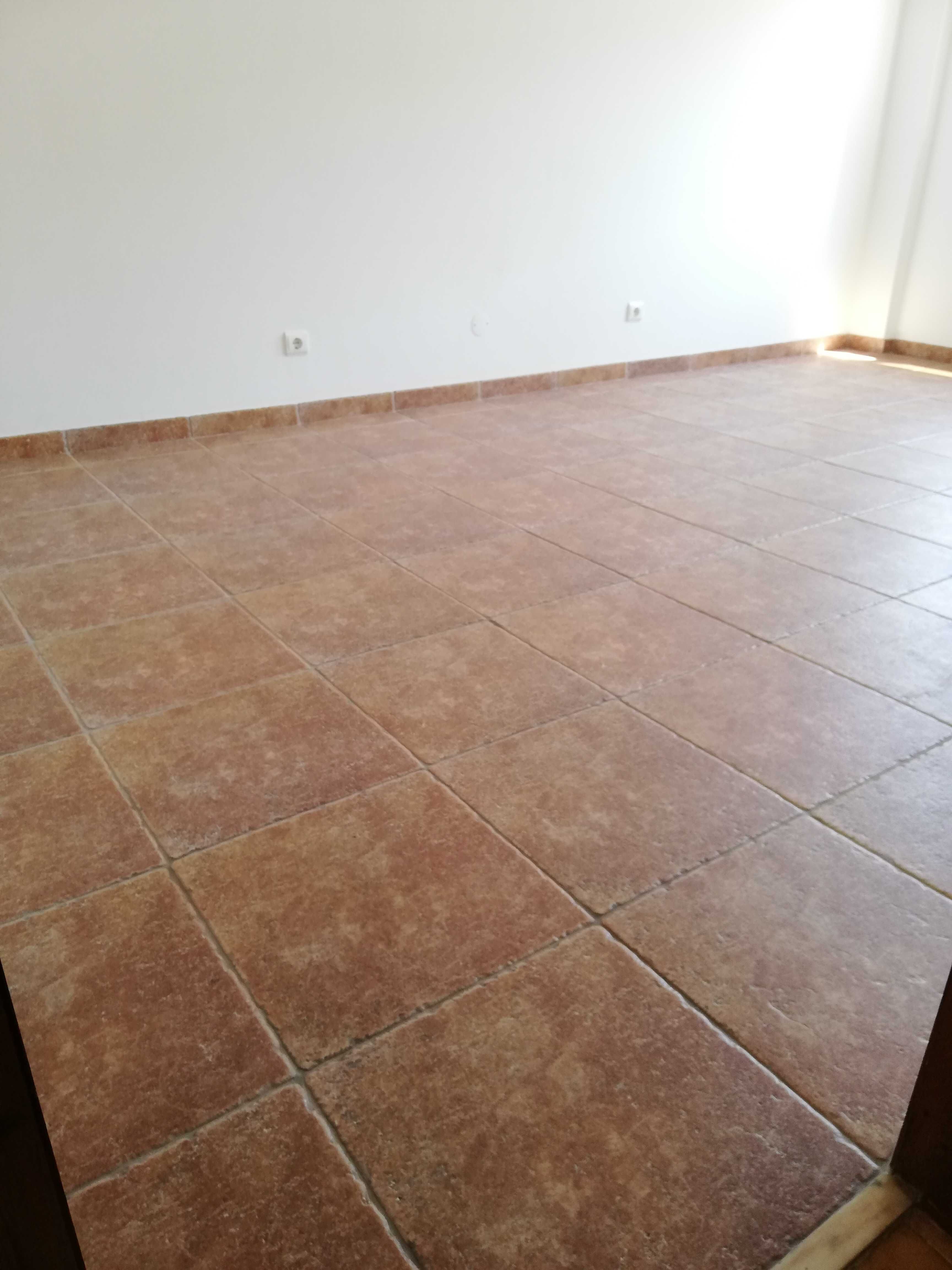 Apartamento Espaçoso - Santa Iria