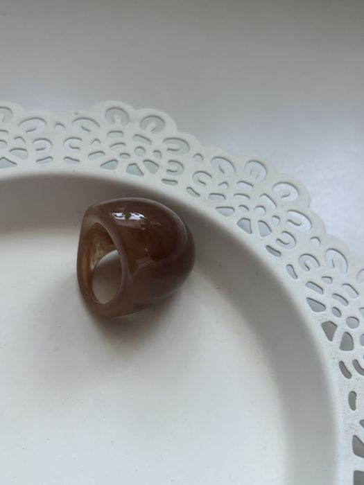 NOWY pierścionek plastikowy imitacja kamienia