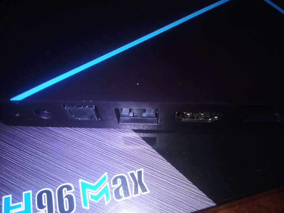 8/64Gb Android 14 H96 max v56  смарт тв приставка