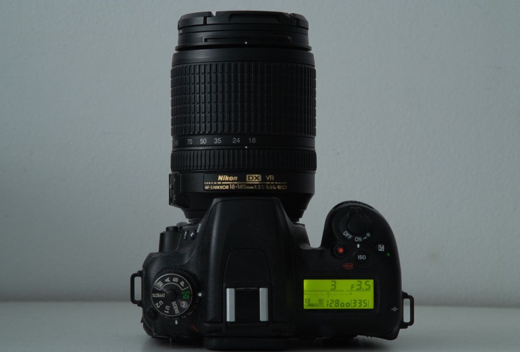 Aparat Nikon D7500 z obiektywem 18-140VR