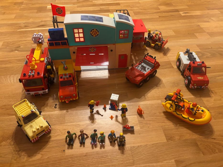 Zestaw Strażak Sam - remiza, Jupiter, Hydrus, Venus, Phoenix i inne