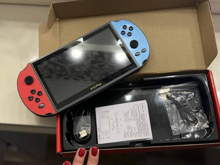Портативная игровая консоль х12