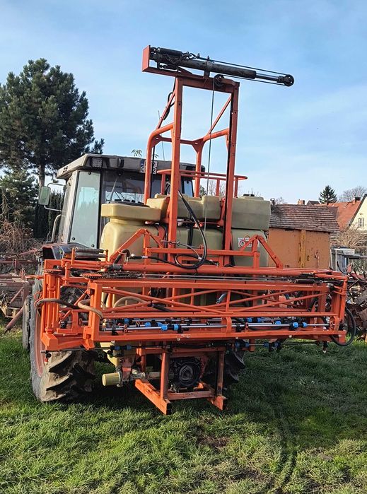 Opryskiwacz DOUVEN 600l 12m Hardi 1200 15m