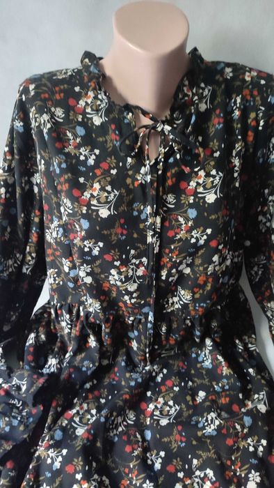 Sukienka długa maxi w kwiaty we wzory plus size z długim rękawem