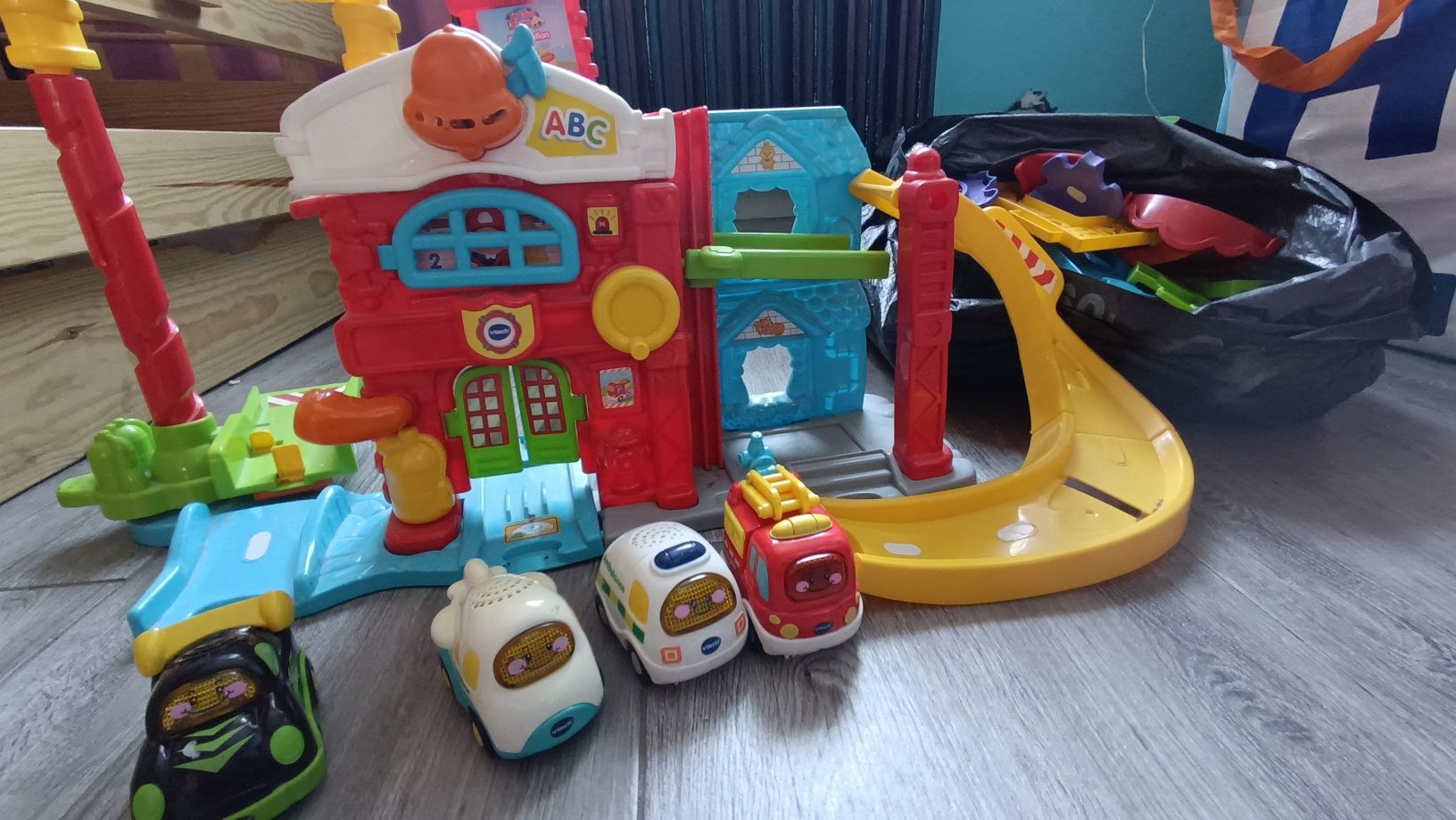 Vtech straż pożarna, 6 autek, tor- dużo elementów