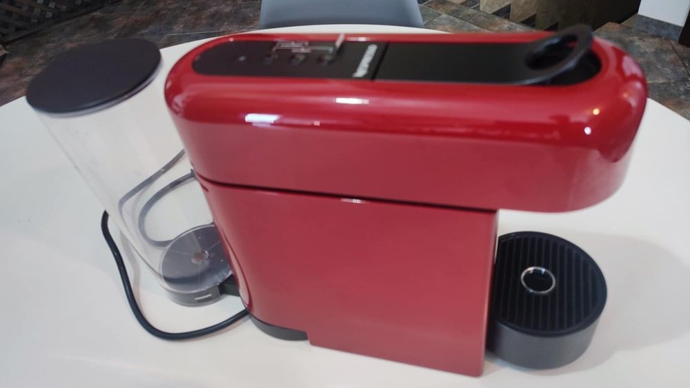 Ekspres do kawy Nespresso Essenza Plus  EN200.R