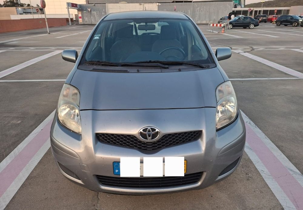 Toyota Yaris 1.4 D-4D 90 cv - 6 velocidades e AC