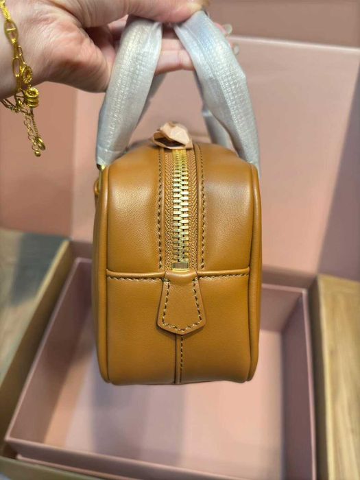 MiuMiu Brązowa Torebka - Antykwa Inspiracja i Moderny Wzór