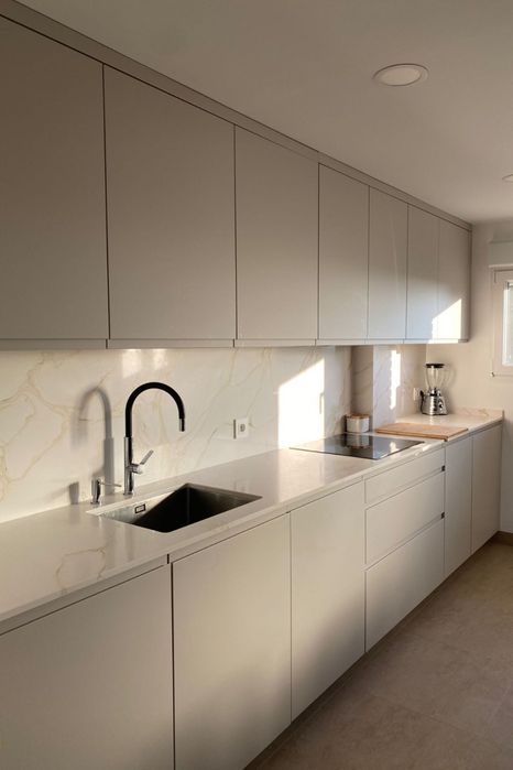 Кухні та меблі на замовлення