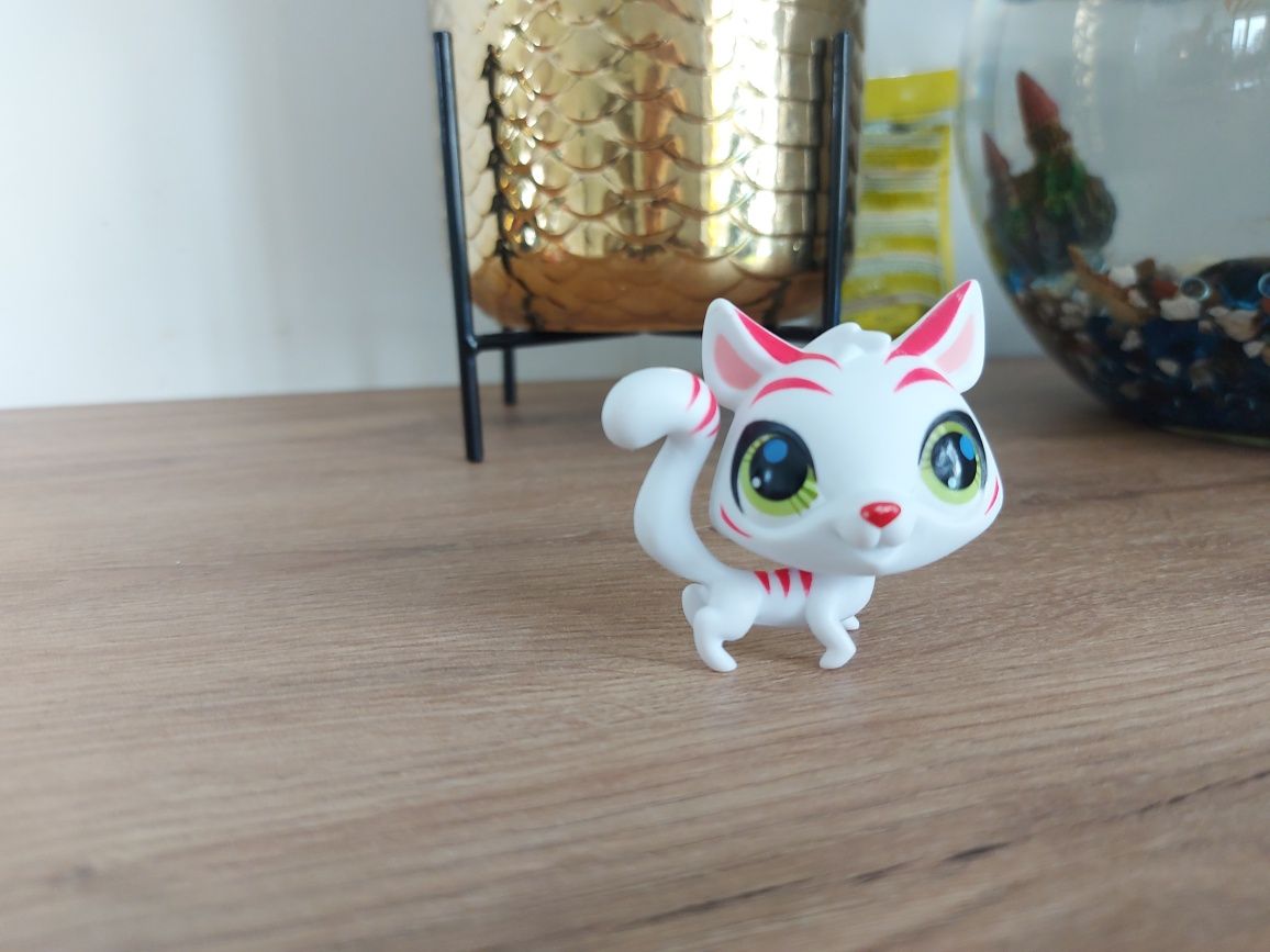 Figurka Littlest Pet Shop LPS biały tygrys #3054 Hasbro