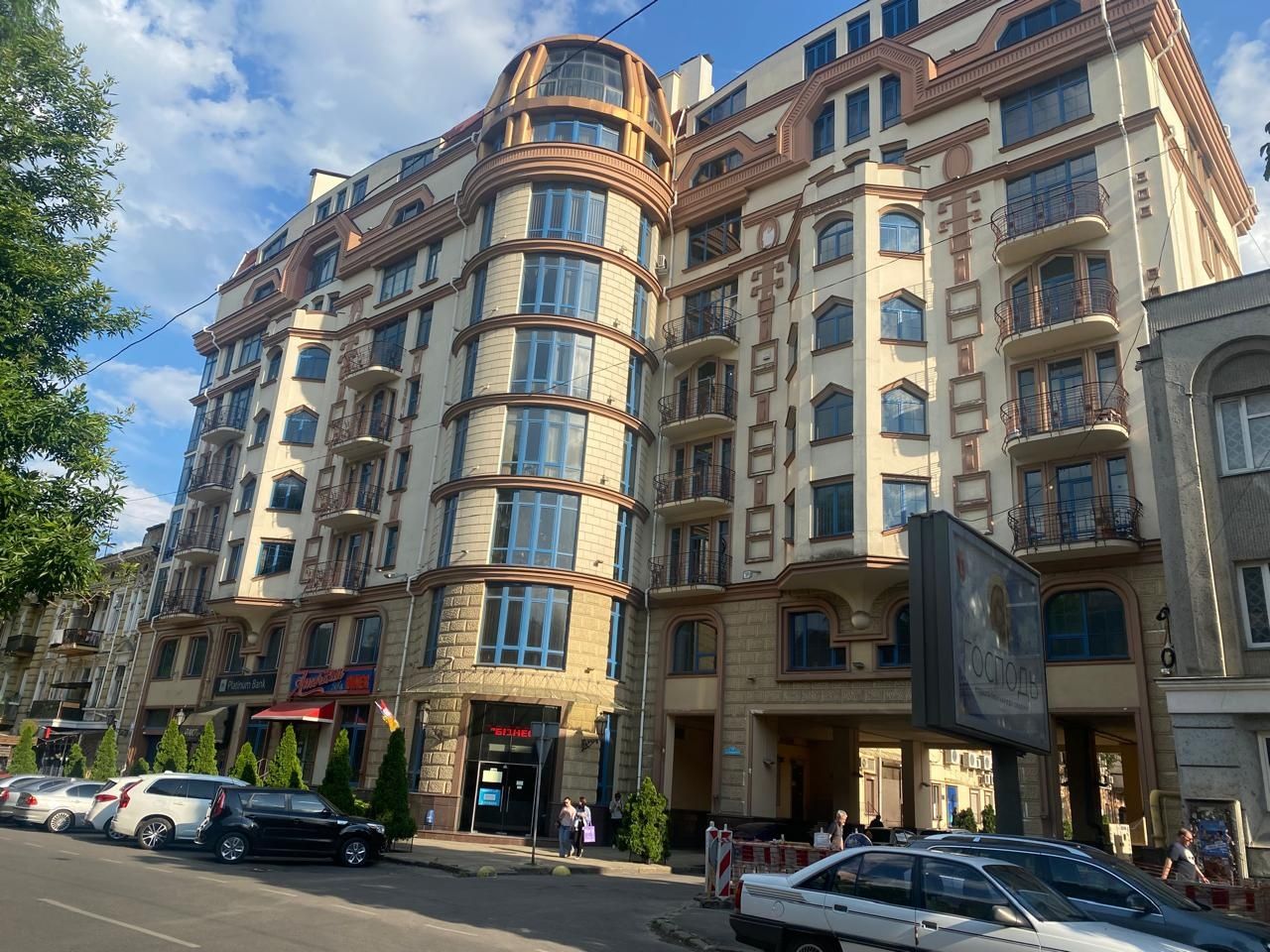 Сдам в аренду свое   помещение 188 кв.м. в центре в БЦ Покровский на у