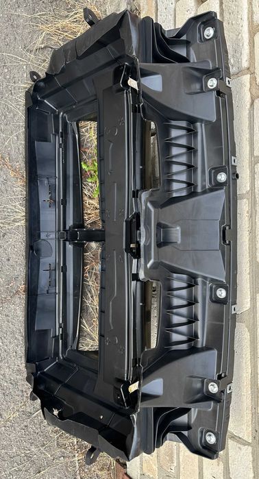 BMW X1 F48 воздуховод передняя панель жалюзи 51748493410 Рестайлинг