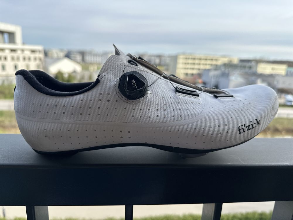 Buty szosowe Fizik Tempo R4 Overcurve Biało-Czarne