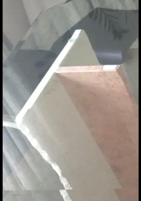 Mesa com pes em marmore e tampo em video 150x90