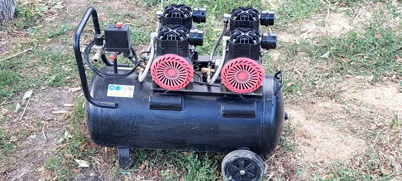 Безмасляний компрессор Intertool pt-0027