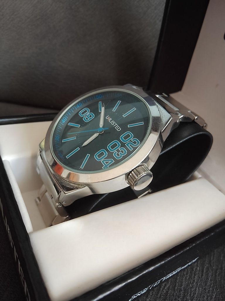 Zegarek marki Unlisted