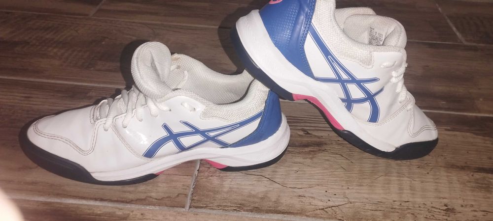 Кросівки asics для тенісу та інших видів спорту