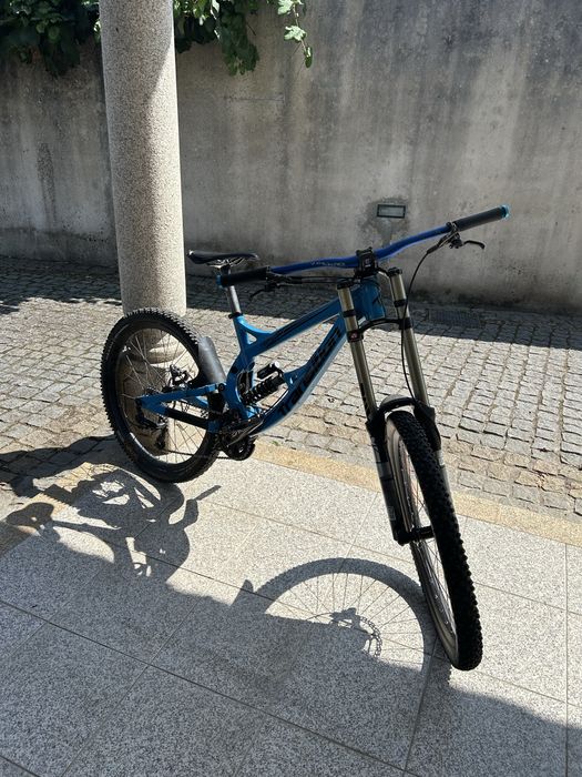 bicicleta downhill