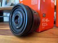 Sony FE 40mm f/2.5 G – Como Nova, com Garantia de 33 Meses