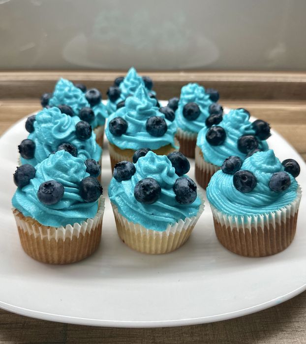 Домашні страви, фуршети та торти на замовлення