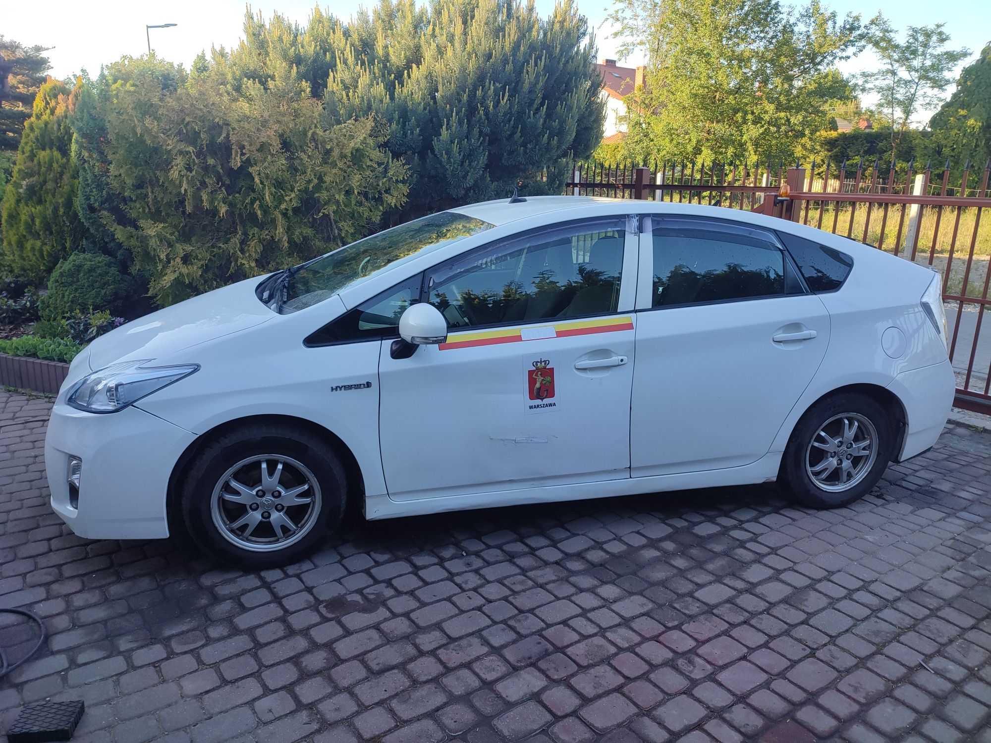 Wypożyczalnia Aut Wynajmę Toyota PRIUS III LPG na UBER