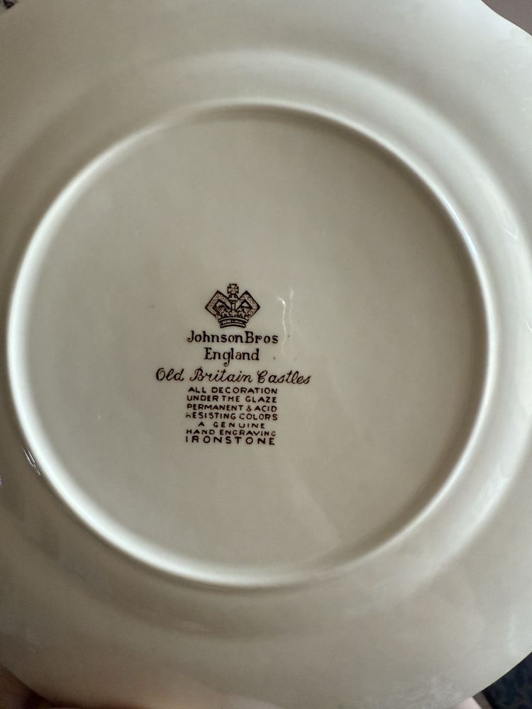 Продам сервиз тарелки, салатницы, масленица