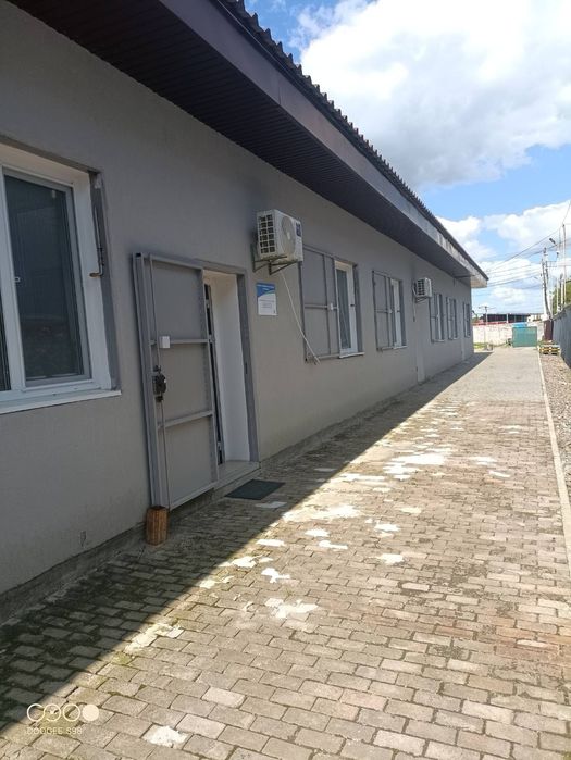 Фармацевтичний склад 1239 м2 с стелажами