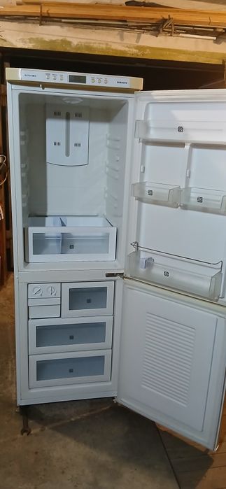 Холодильник Samsung