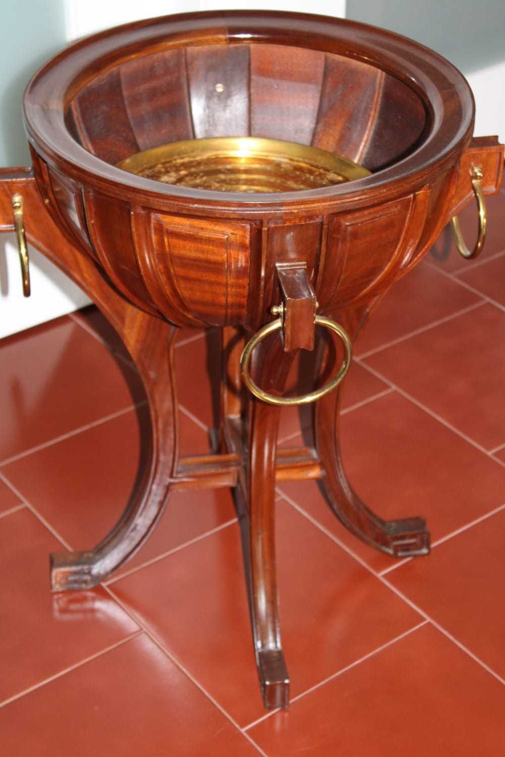 Cachepot Clássico em Madeira e Metal Dourado
