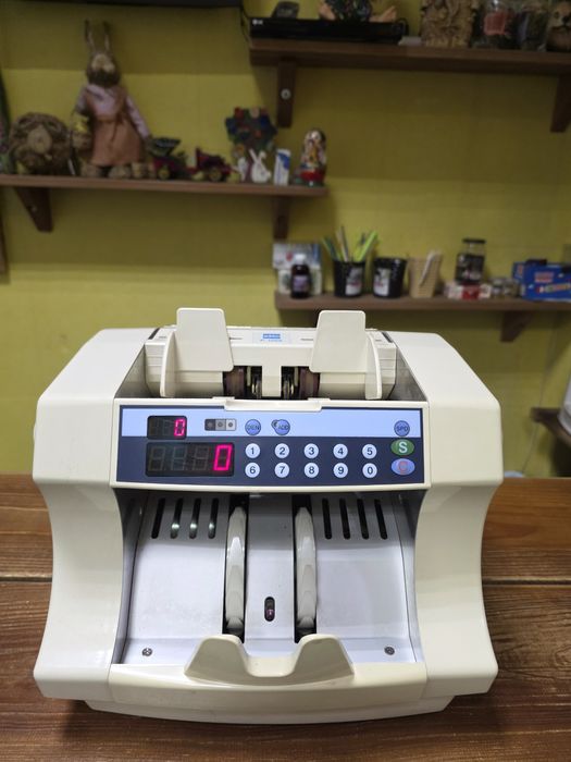 Лічильник банкнот Plus P-106A