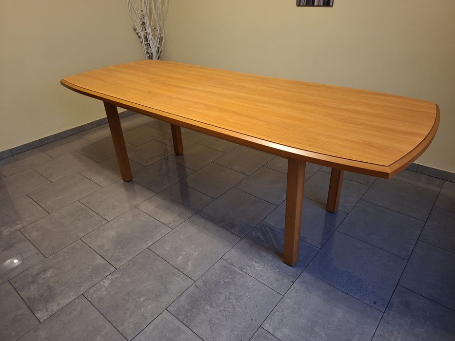 Stół z krzesłami - komplet