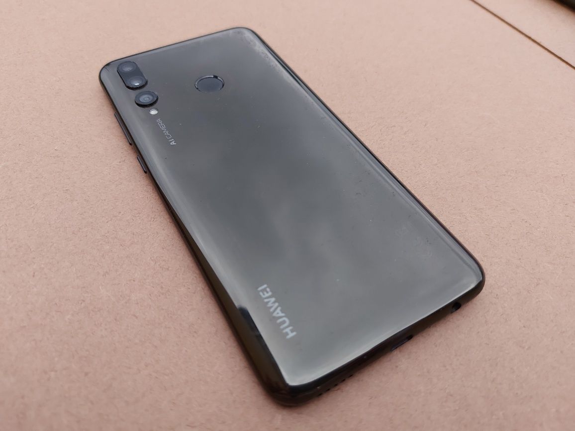 HUAWEI P Smart 2019 de 64gb + Capa