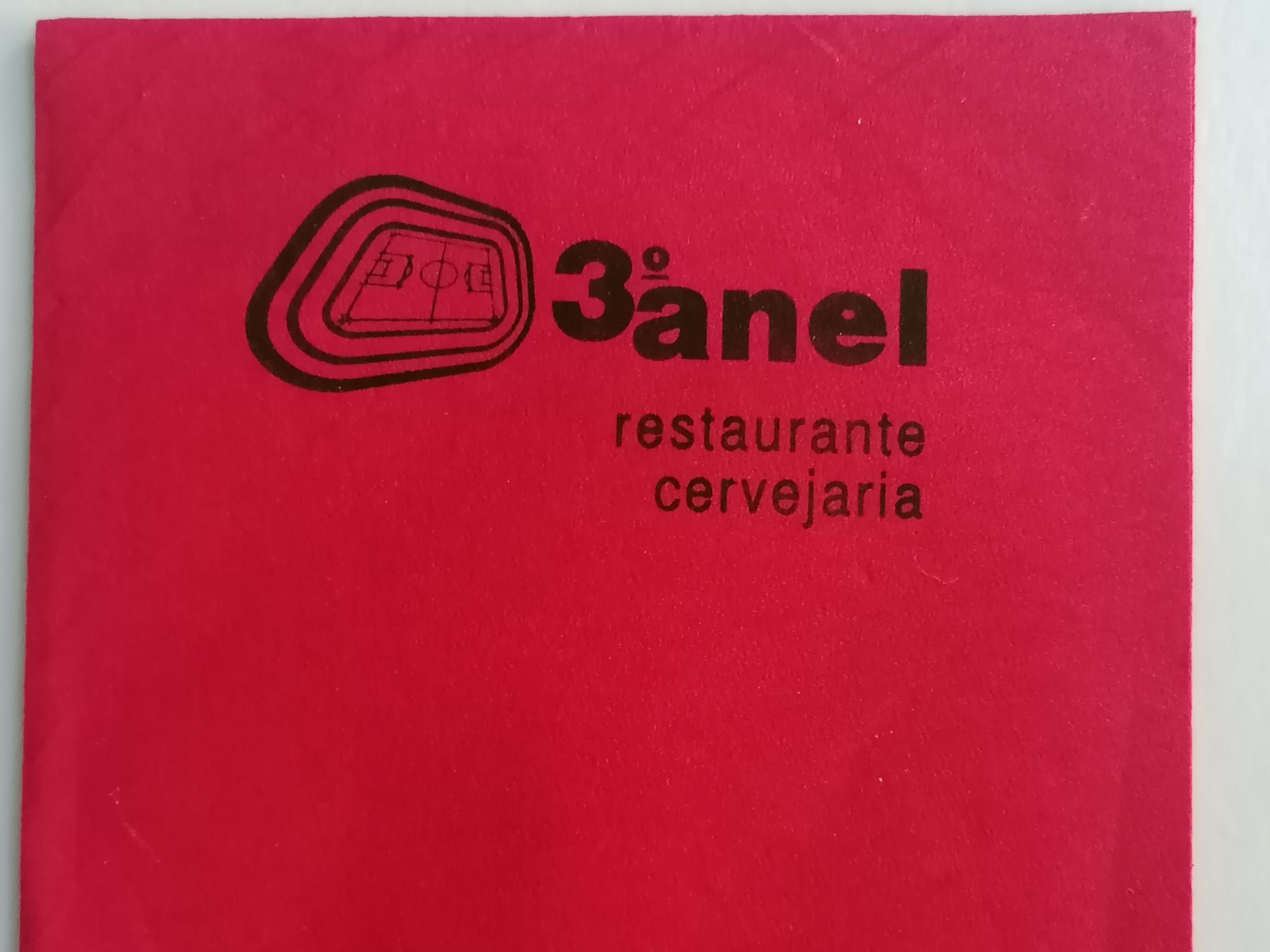 Guardanapo restaurante cervejaria 3° anel com o símbolo do Benfica