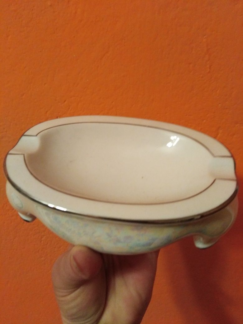 Porcelanowy stary zestaw.
